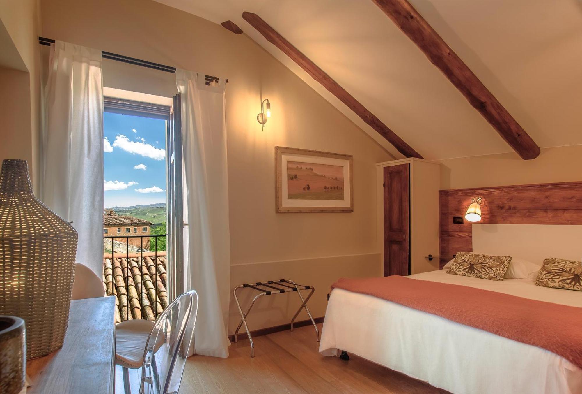 La Giolitta Rooms & Apartment Barolo Bagian luar foto