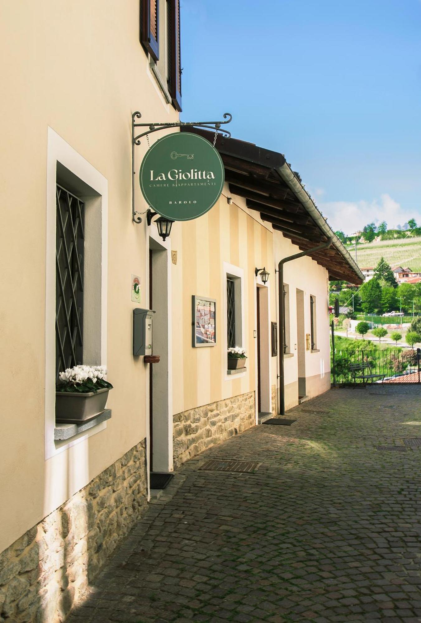 La Giolitta Rooms & Apartment Barolo Bagian luar foto